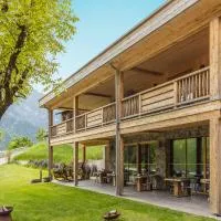 LMC Guesthouse, hotel a Ledro