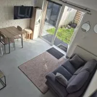 Oostkamp में, होटल Small apartment,Beti