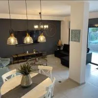 Welcome to Sunshine, hotel a Migdal