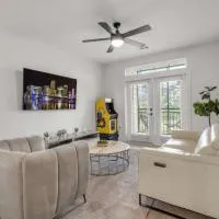 Tropical Hideaway Amazing 3 Bed Oasis with Pool, hotel u gradu 'Apollo Beach'