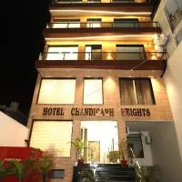 Hotel Chandigarh Heights - Airport Road Manali Highway Transit Hotel, ξενοδοχείο σε Kharar