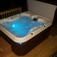Appalachian Cabin- Trout Stream Firepit Hot Tub, ξενοδοχείο σε Ellijay