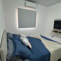 AP 6 C/Garagem>Ar>Wifi>Cozinha>Tv Disney+>Pet free, hotel poblíž Letiště Ji Parana - JPR, Ji-Paraná