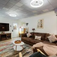 Beach Block 2-Bed with Coastal Palm Trees and Yard, Hotel in Pacifica