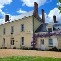 La Maison Tuffeau Bed and Breakfast, hotel din Génillé
