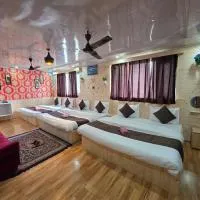 Hotel Young Mamta, hotel di Srinagar