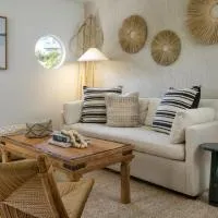 Private Balcony and Coastal Escape, hotel v mestu Summerland