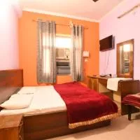 New Samrat Hotel & Restaurant，Srīnagar的飯店