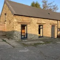 The Milking Parlour at Berthllwyd, hotell i Quakers Yard