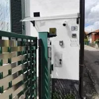 Ca' de' Mari at Como - Switzerland - Private Parking - Self Check-In, hotel en Faloppio