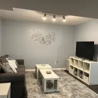 Just like home 1 bedroom appt, khách sạn ở Guelph