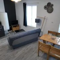 Appartement lumineux de ville avec 2 places de parking privées intérieur, hotel sa Beuvrages