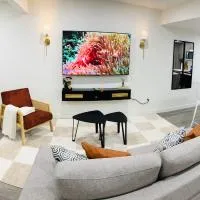 Coziest & Modern Basement Retreat East of Calgary, ξενοδοχείο σε Chestermere