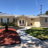 Nice house 10 minutes away to Disneyland or Knotts, hotel near Fullerton Municipal - FUL, Fullerton