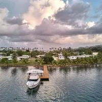Marina Village Raiatea, hotel i Taputapuapea