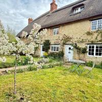 Swan Cottage, 5-Bedroom, Canal View, River, Private gardens, Free Parking's, WiFi, Oxford, hotel near London Oxford Airport - OXF, Kidlington