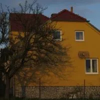 Apartment Nad Punkvou، فندق في Těchov