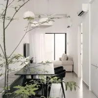 Romantic Rooftop Jacuzzi Villa with Sunset Views, hotel a Jelutong