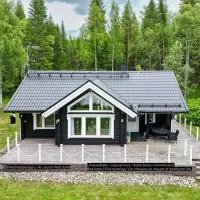 Lähderinne - 2 bedroom log cabin, private beach, wifi & sauna, hotel a Puolanka