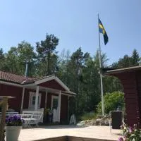 Charmigt hus i Skärgården, en bussresa från City, hotel di Varmdo