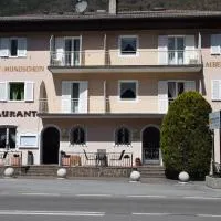 Hotel Mondschein, hôtel à Plaus