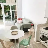 Villa Mini Romy with outdoor area, hotel en Parmain