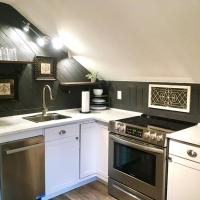 Snug Studio Retreat- Near to Aviation museum and Highway, hotel poblíž Hickory Regional Airport - HKY, Hickory