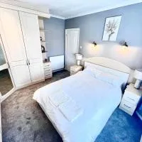 Purple Mansions - Home away from Home: Allesley şehrinde bir otel