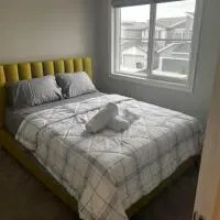 Brand New Bedroom in Keswick A, Hotel in Edmonton