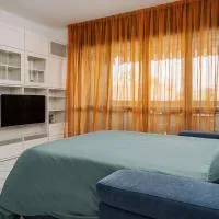 NEW - Parking - 10 min from Fiera MiRHO - sleeps 4, hotel i Baranzate
