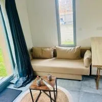 Lovely apartment with garden, hotel u gradu 'Fabrègues'