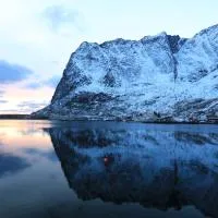 Reine Brygga Apartments: Reine şehrinde bir otel