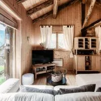 Romantic Chalet by Quokka 360 - A Digital Detox in the Heart of Leventina, hotel sa Faido