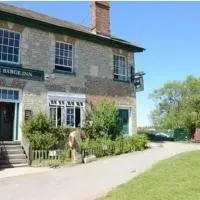 The Barge Inn, Honeystreet, ξενοδοχείο σε Alton Barnes