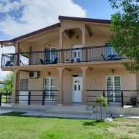 Apartments Zejak, хотел в Mitrovići