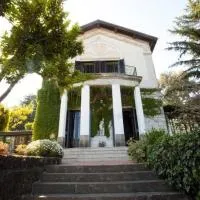 VILLA VISCALORI A garden with pool and see view near Etna, hotel Viagrandéban