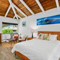 Charming Princeville Studio, AC, Pool, Hot Tub, hotelli kohteessa Princeville