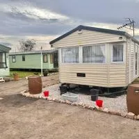 Delta, Bromley 4-Bedroom Located in Uddingston, Glasgow at Maryville Caravan Site، فندق في أودينغستن