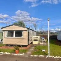 Two Bedroom Willerby Caravan Located in Uddingston, Glasgow at Maryville Caravan Site، فندق في أودينغستن
