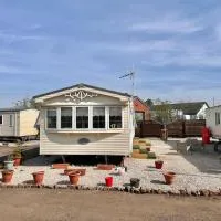 Willerby Granada 2-Bedroom Located in Uddingston, Glasgow at Maryville Caravan Site โรงแรมในอัดดิงสตัน