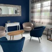 Maison rénovée avec garage et jardin, proche centre ville - La Tremblade, Hotel in La Tremblade