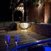 Gîte avec spa, hotel u gradu 'Saint-Avit-Sénieur'