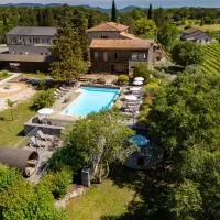Logis Auberge Les Murets Hotel Restaurant Spa, hotelli kohteessa Chandolas