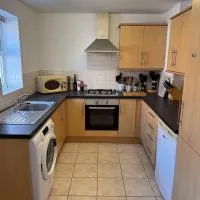 Modern Cosy, Sleeps 5, Ground floor, Parking, Central MD, hotel i Market Drayton