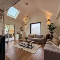 Maison avec jardin à 50m du Lac, מלון בArdres