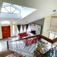 JResidences - 5 Bedrooms Cozy Home, hotel cerca de Aeropuerto de Bacolod-Silay - BCD, Bacolod