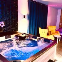 Escapade Romantique Jacuzzi & Sauna Privés, hotel sa Entzheim