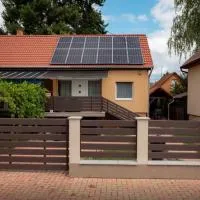 Százszorszép Apartman، فندق في ميزوكوفسد