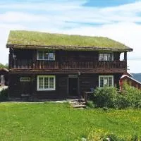 Graupe에 위치한 호텔 Koselig tømmerhus på gammel gård i Skåbu