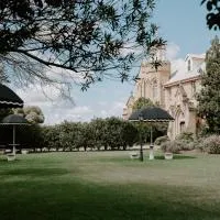 The Abbey – hotel w mieście Warwick